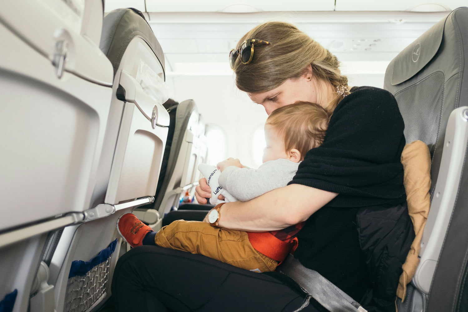 Fliegen mit Babys und Kleinkindern: Tipps für eine entspannte Reise