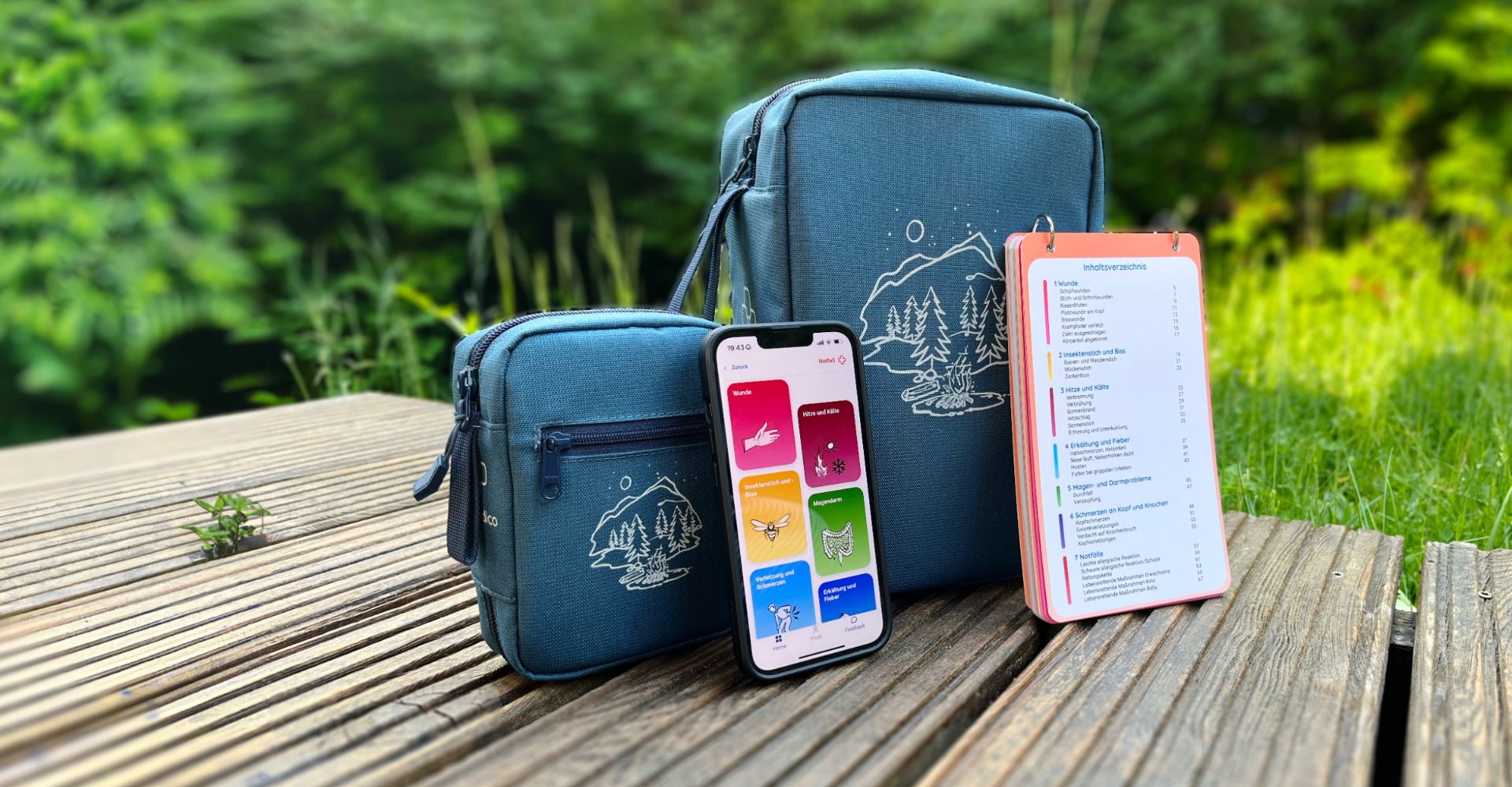 Erste-Hilfe-Sets mit Anleitung auf Terrasse
